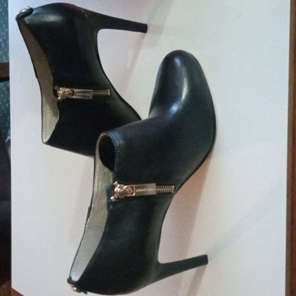 Michael Kors black Ankle Boots size 6.5M - Picture 4 of 6